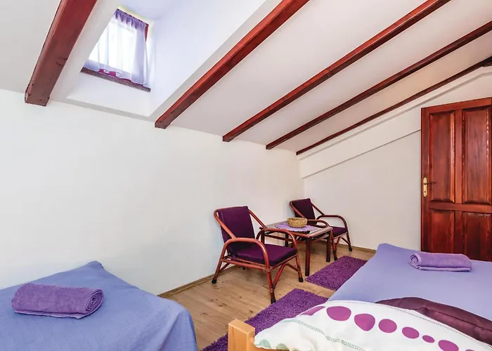 Nyaraló 2 Bedroom Cozy In Mošćenička Draga