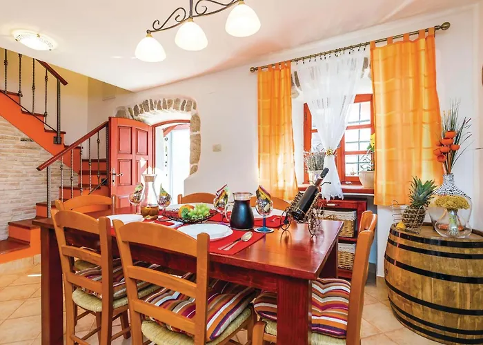 2 Bedroom Cozy In Mošćenička Draga