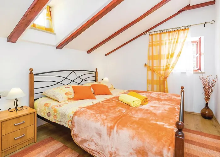 Nyaraló 2 Bedroom Cozy In Mošćenička Draga
