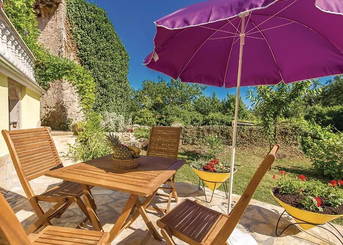 2 Bedroom Cozy In * Mošćenička Draga