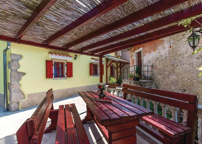 Nyaraló 2 Bedroom Cozy In Mošćenička Draga