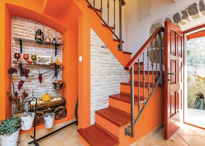 2 Bedroom Cozy In 別荘 Mošćenička Draga