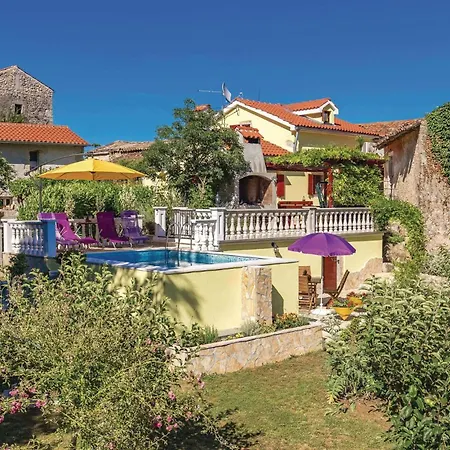 Gorgeous In With Kitchen Holiday home