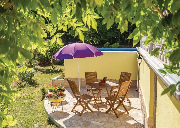 2 Bedroom Cozy In Mošćenička Draga